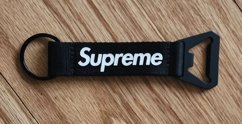 Porte clés sangle ouvre bouteille Supreme FW21 Noir