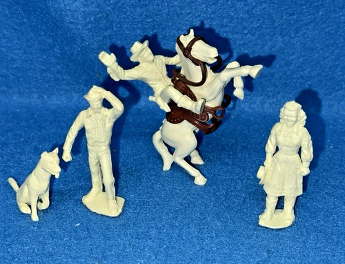 Marx vintage set of Roy Rogers character figures X 5 in 60mm + vinyl saddle rein