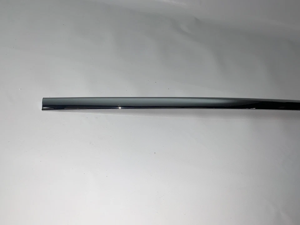 07-14 Cadillac Escalade Ventana Revelar Moldura Borde Cromo Delantero Izquierdo LH OEM Foto 4 de 4