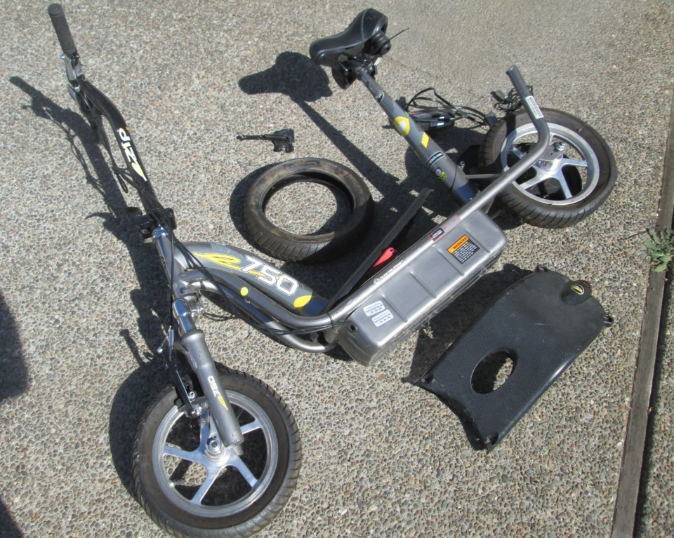 Scooter elétrico dobrável Currie EZip 750 com assento e rodas de alumínio diversão para adultos! - Imagem 2 de 2