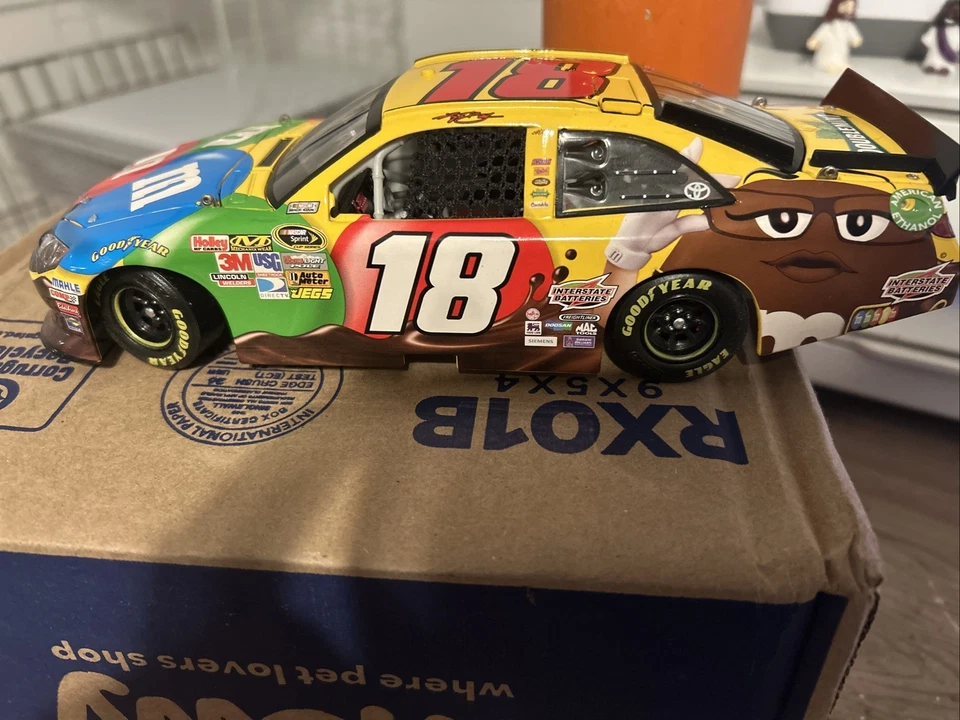 Kyle Busch #18 M&M's Car 1:24 Excellent Condition - Image 4 of 4