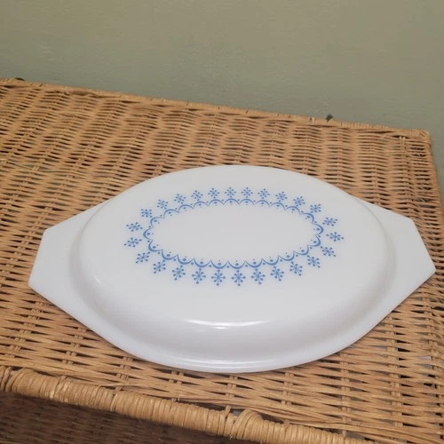 Vintage Pyrex Snowflake Blue Garland 2.5 Qt. Oval Casserole Lid Only 945C 18
