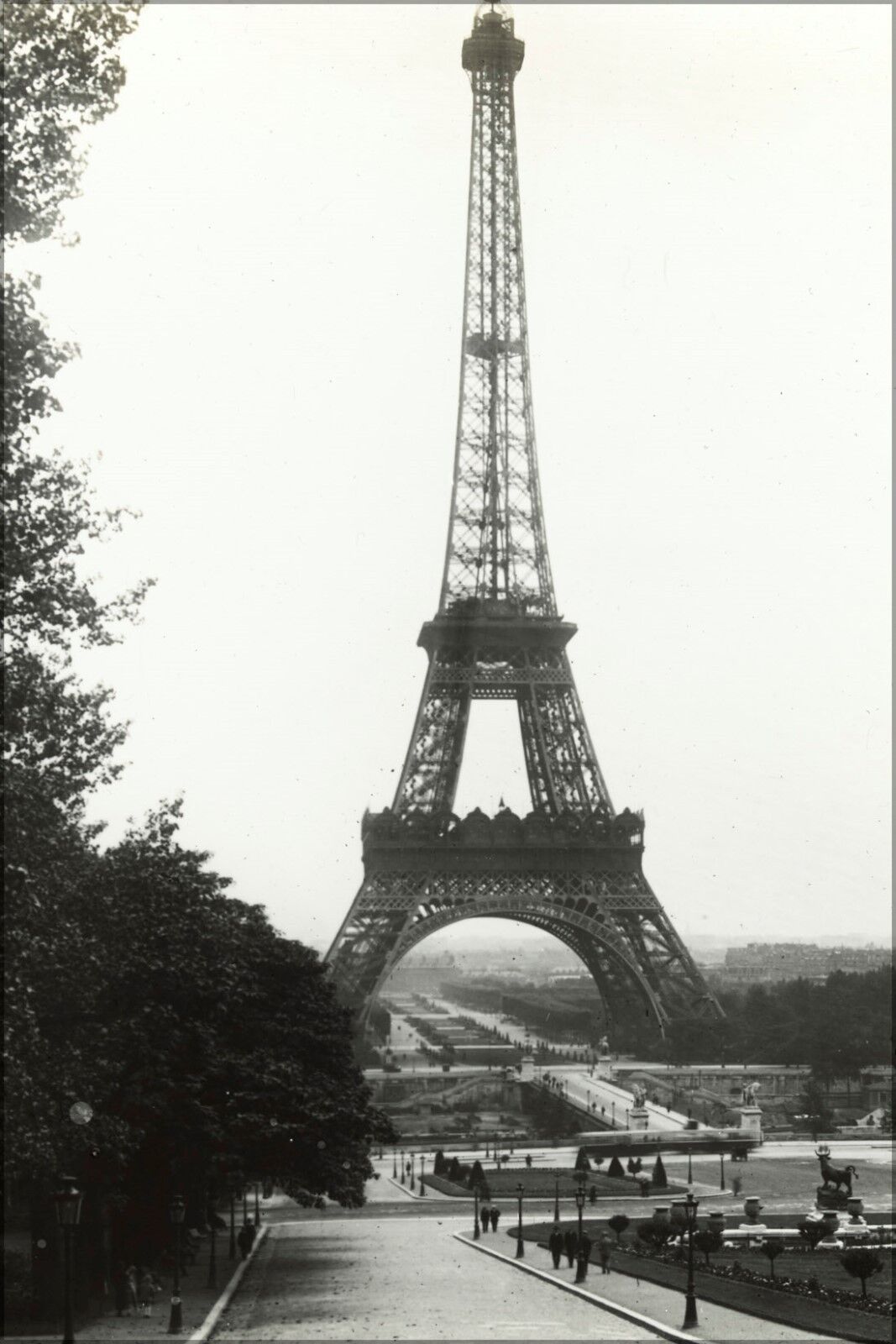 Poster, Many Sizes; Eiffel Tower, Paris, Ca. 1900 Nowa praca, nowa praca