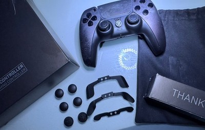 Rocket Force X Scuf Controller von Rocket Games im   MOON  Design für Ps5/PC
