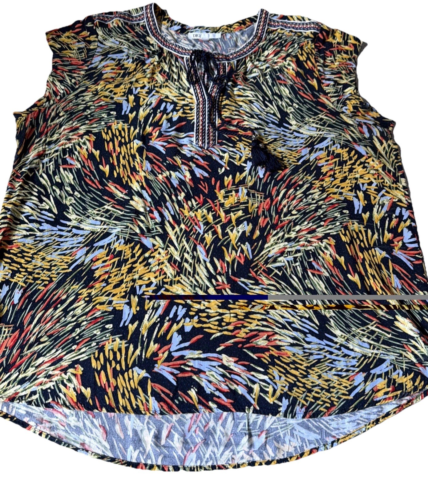 DR2  Abstract Design Top Size Xl women . Cold shoulder Sleeve ,Boho,  Embroiderd