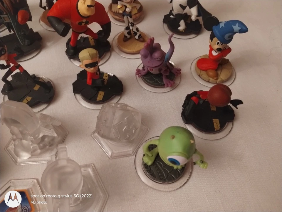DISNEY INFINITY MARVEL FIGURES CHARACTERS LOT OF 20 + PIECES - Imagem 4 de 4