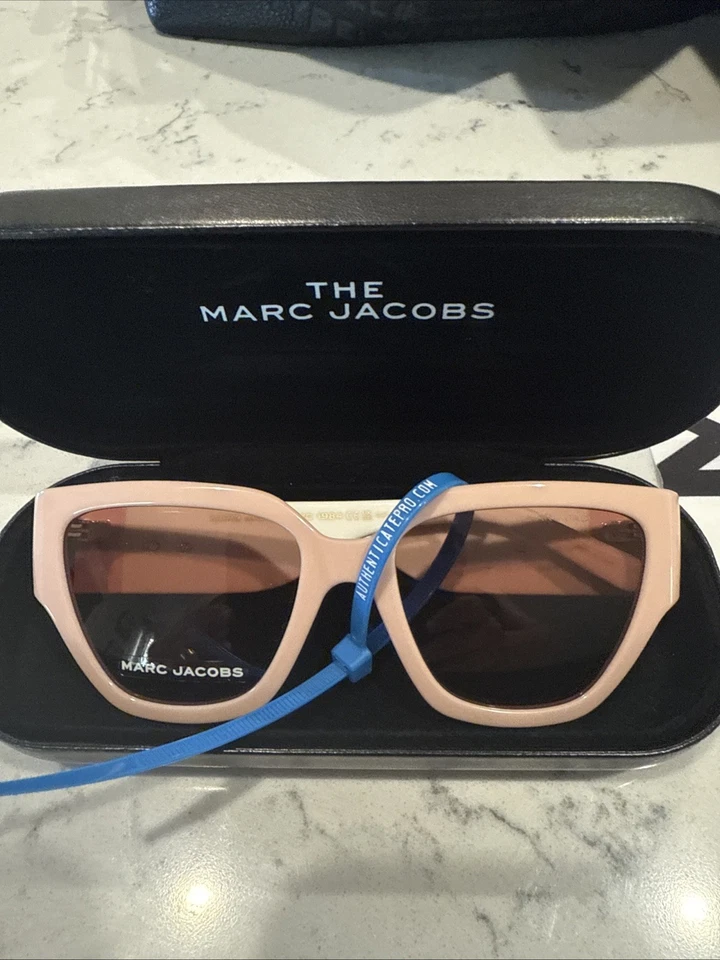 Gafas de sol Marc Jacobs con estuche y toallita de limpieza Foto 2 de 4