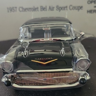 Danbury mint Chevrolet Bel Air Sport Coupe 1957 Black 1:24 Collectible Model Car
