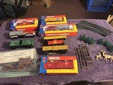 Lot Of LIFE-LIKE HO scale train cars locomotives Santa Fe, Track, Tyco Trestle