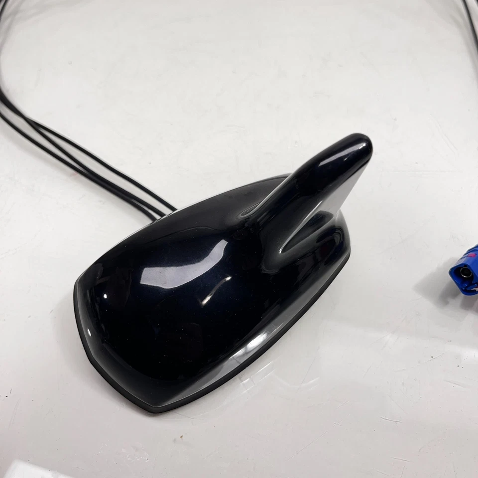 2008-2014 Mercedes W204 C250 C300 Shark Fin Radio Antenna 2048206575 - Image 4 of 4