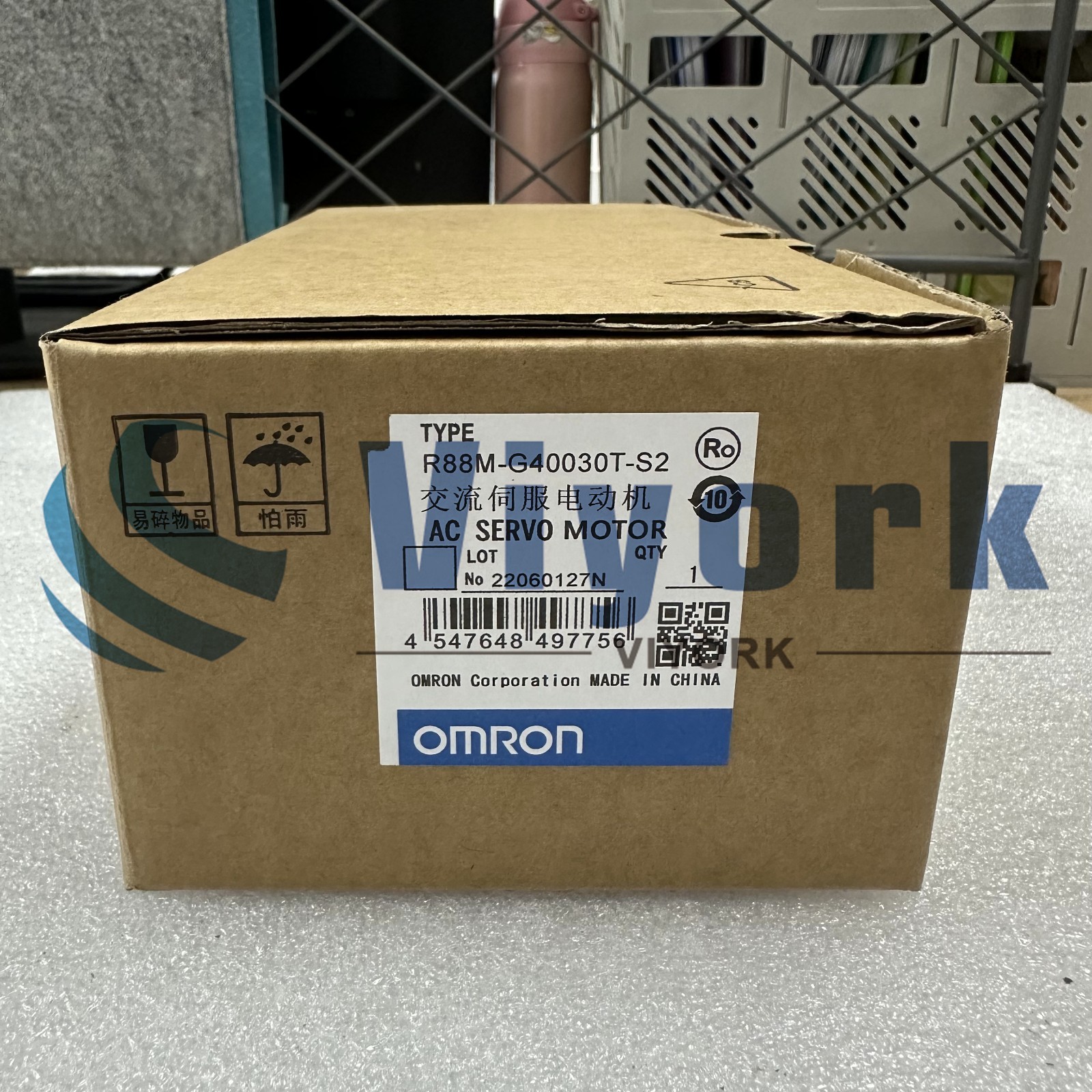 OMRON  R88M-G40030T-S2 SERVO MOTOR NEW