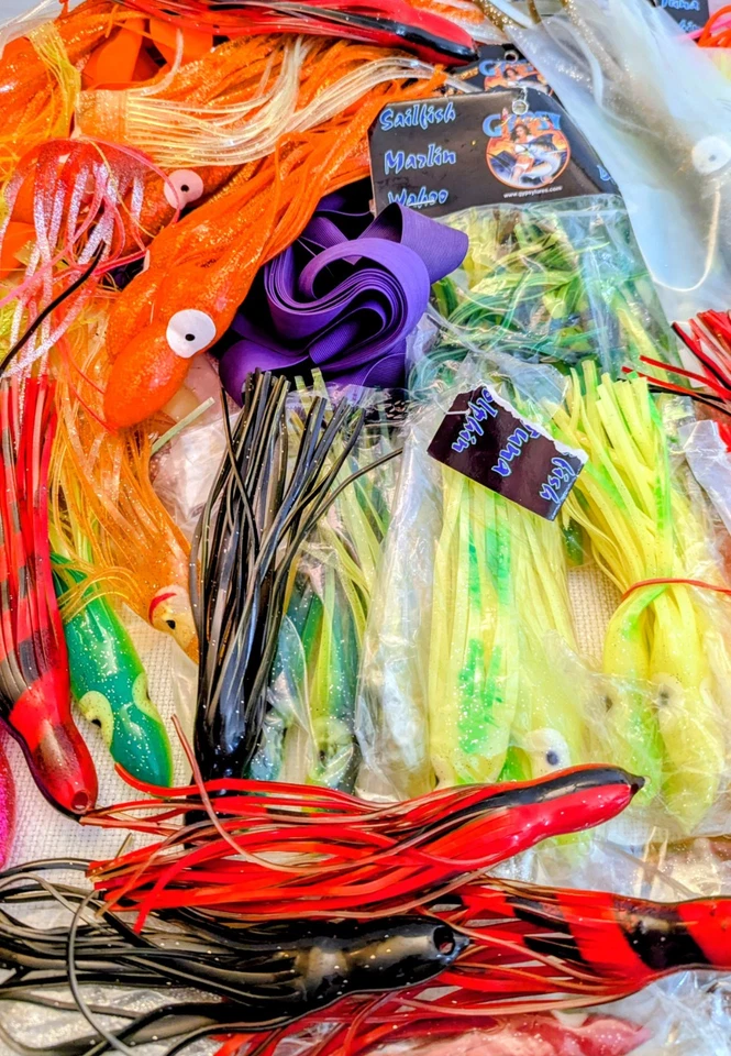 Lote de señuelos de pesca suaves Hoochie: pulpo, calamar, faldas trolling, jigging nuevos de stock Foto 4 de 4