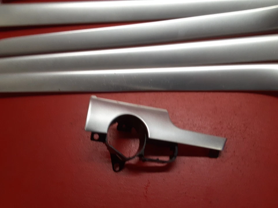 Juego de tiras metálicas interiores Audi A4 Quattro 2005 2006 2007 2008 texturizadas Foto 2 de 4