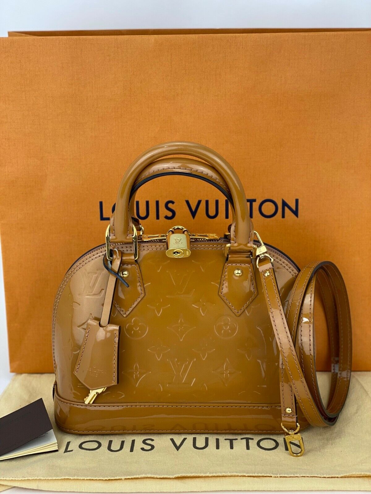 Wear and Tear Review Louis Vuitton Alma bb Vernis (color transfer/dirt  spots/discolor) 