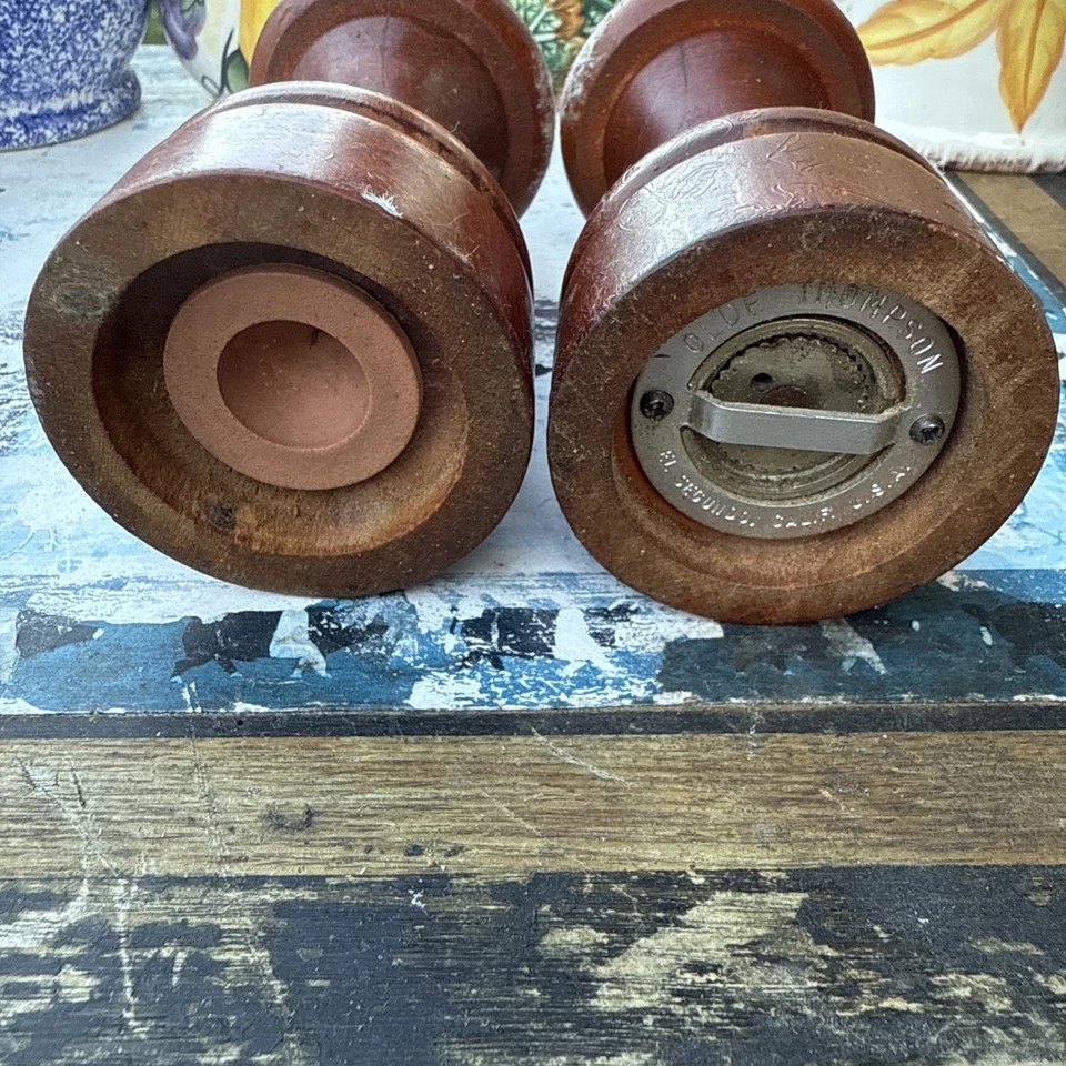 Molinillo de pimienta y salero MCM Olde Thompson juego de madera EE. UU. Foto 2 de 3
