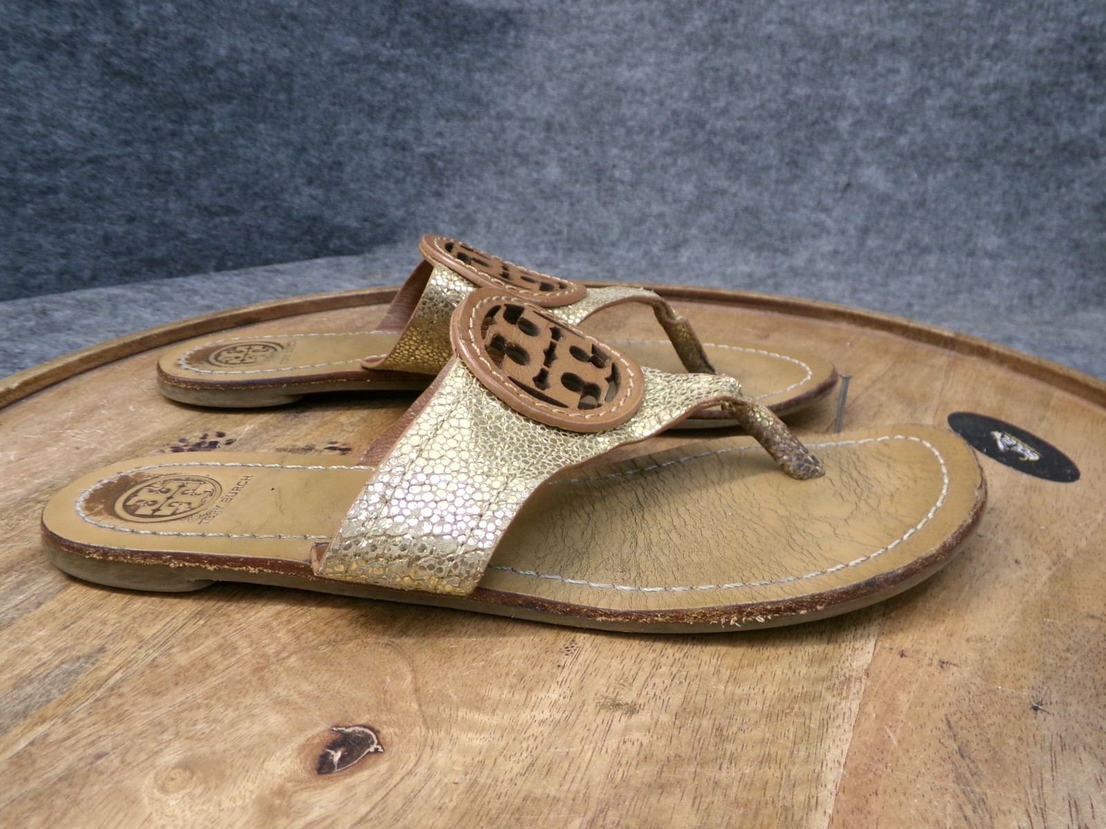 PANTOFOLA D’ORO Tory Burch Louisa sandali infradito pelle marrone oro metallizzato misura 6 5 M