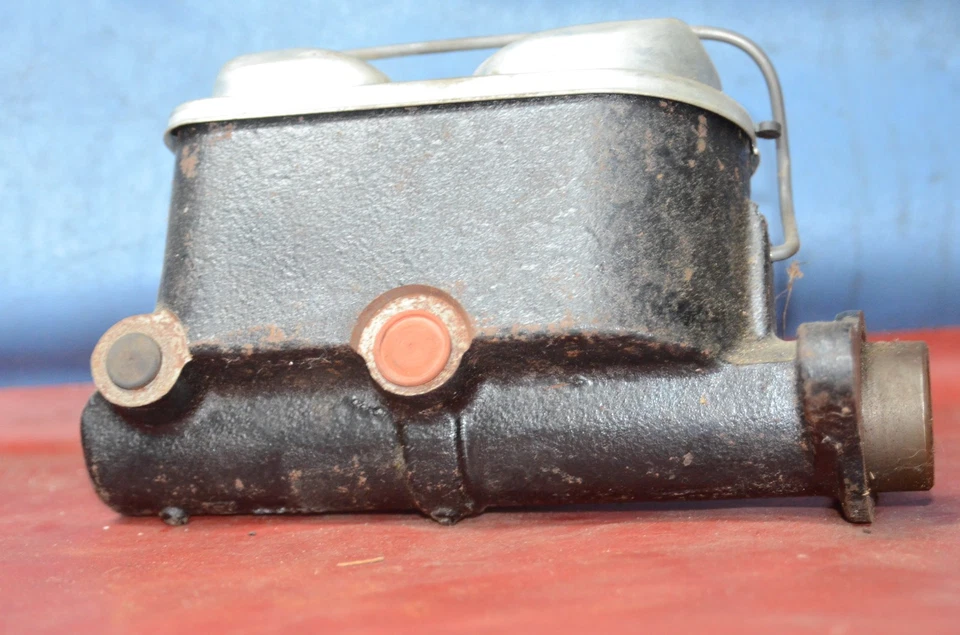 Cilindro maestro de freno 2229371 camioneta Chevy C30 1973-84 camioneta G30 P30 Foto 2 de 4