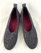 women's Munro shoes size 7M black slip-on close heel toe padded traction