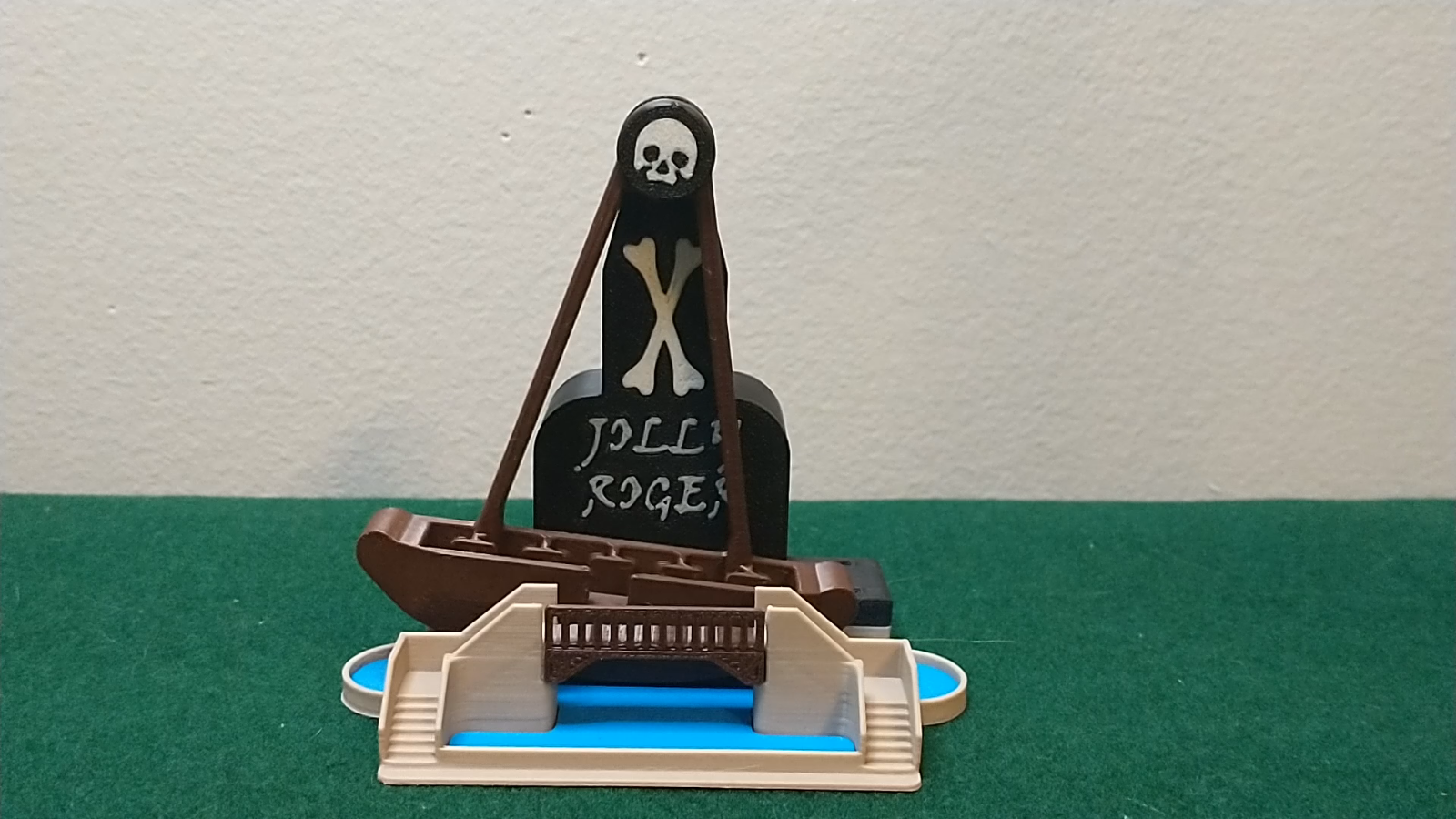 Jolly Roger Model Ride - N Scale - Motorized | eBay