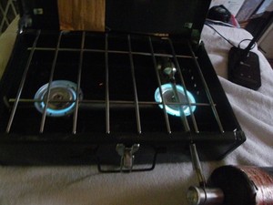 Coleman 425F Camp Stove-Propane ( NO GAS) Only- Works good AS IS- CK PHOTO