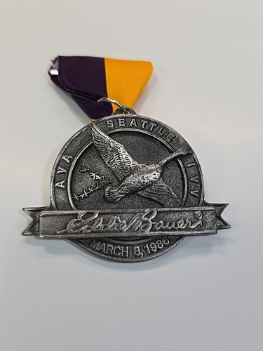 IVV AVA Medal Pin Volkssport Walking Club Seattle Eddie Bauer 1986