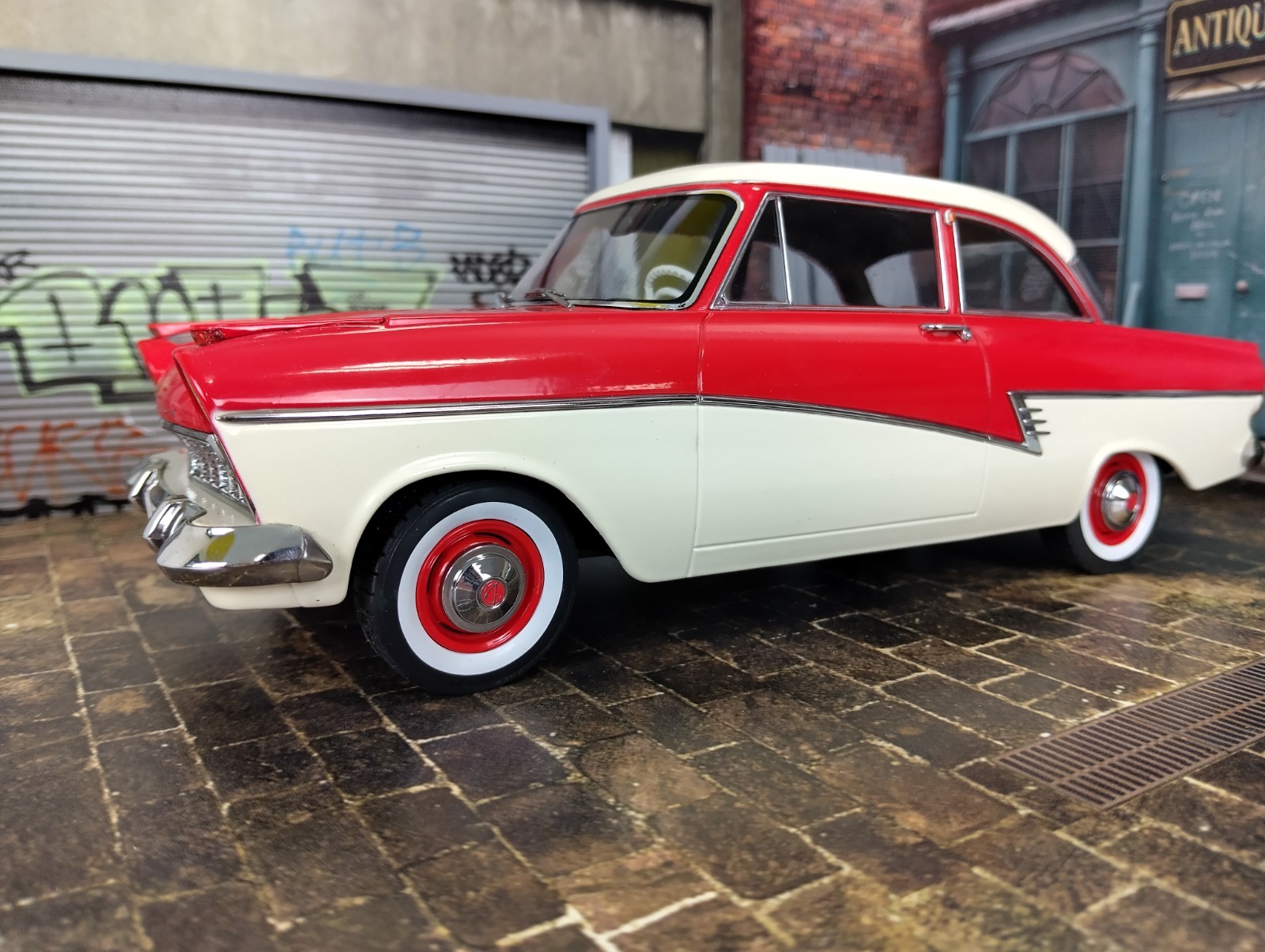 Antique Store & Garage 1:18 Scale Diorama Kit Model Car Display Scene 1/18