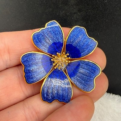 Vintage Enamel Flower Brooch Gold Tone Blue Forget Me Knot