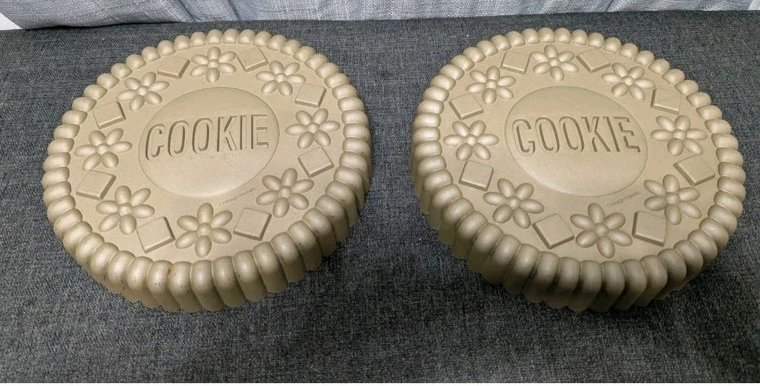Set of 2 Williams Sonoma Sandwich Cookie Cake Pan 9" Nonstick Cast Aluminum