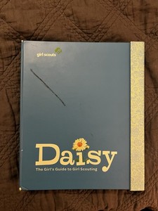 Girl Scouts Daisy The Girl's Guide to Girl Scouting Book ISBN 978-0-88441-775-0