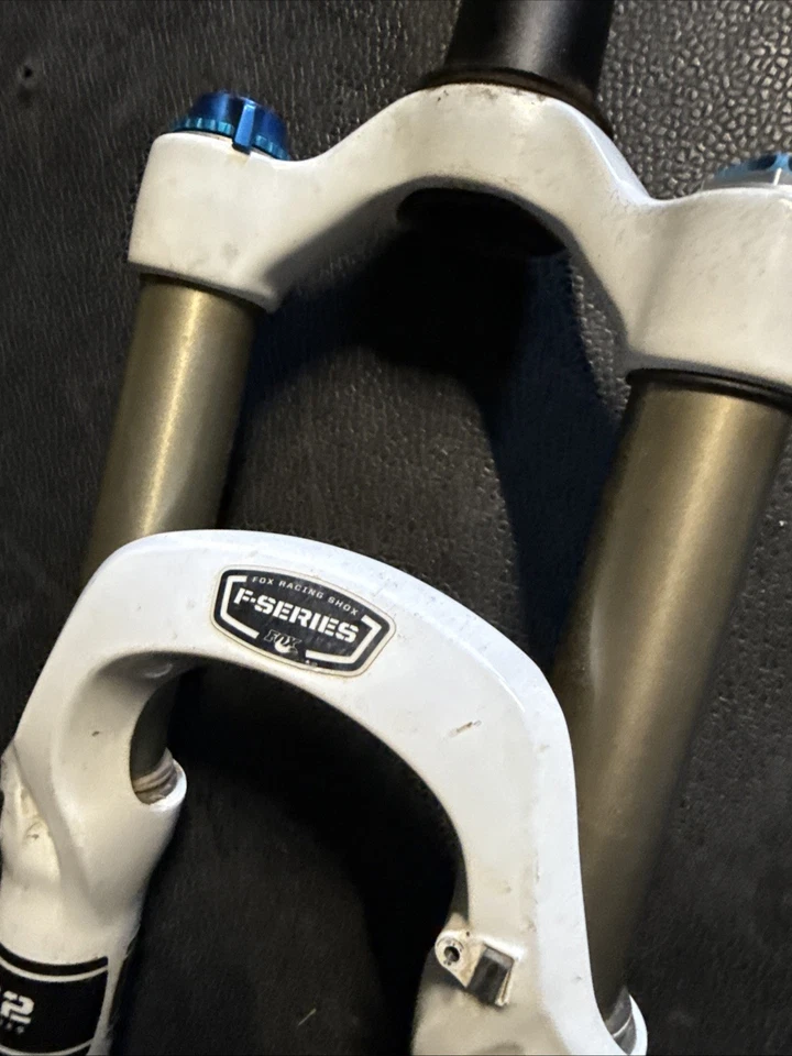 Garfo de mountain bike FOX 32 Series ajuste 27,5 100/15 130 mm viagem 200 direção - Imagem 3 de 4