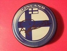 Valtteri Filppula Lightning Finland Flag Signed Auto Puck