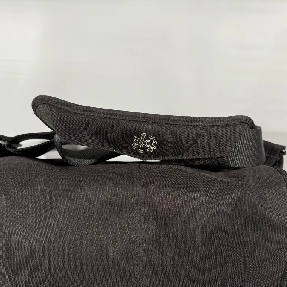 Bolsa de viaje para cámara de hogar Crumpler 8 ocho millones de dólares NEGRA con interior VERDE Foto 2 de 4