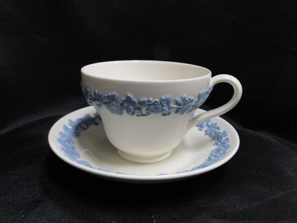 Vintage 1950 Wedgwood Queensware Cream on Lavender Tea Cups With Saucers, Set Of 7 main image 2