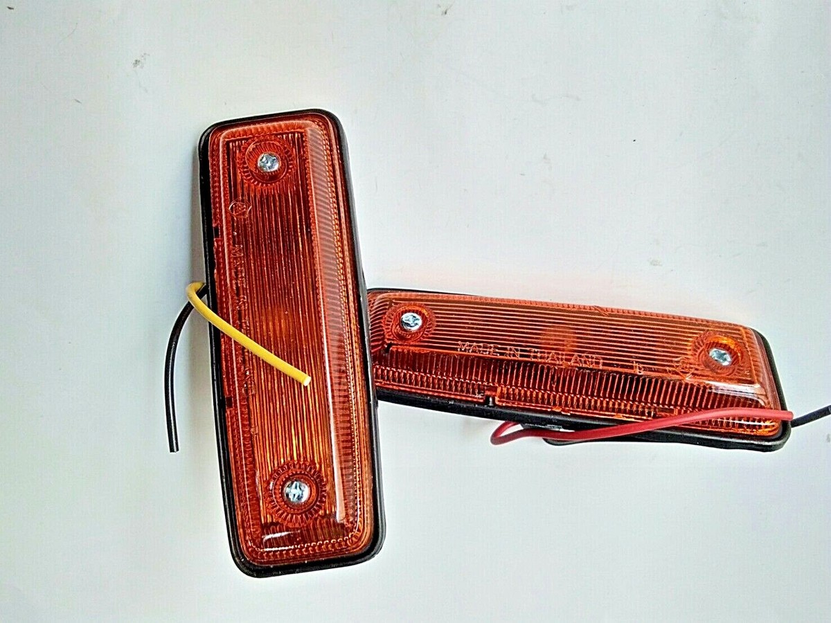 Pair Front Side Marker Lights / Turn Signals For Toyota Hilux RN30 RN40 LN30 LN40 (1978-1983)