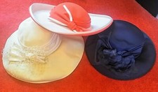 Konvolut 3 x 80er Vintage Hut mit gro&szlig;er Krempe Schleife Kangol Jacques Vert Genevieve Louis