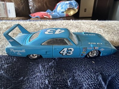 RICHARD PETTY VINTAGE 1970 PLYMOUTH SUPERBIRD NASCAR RACING