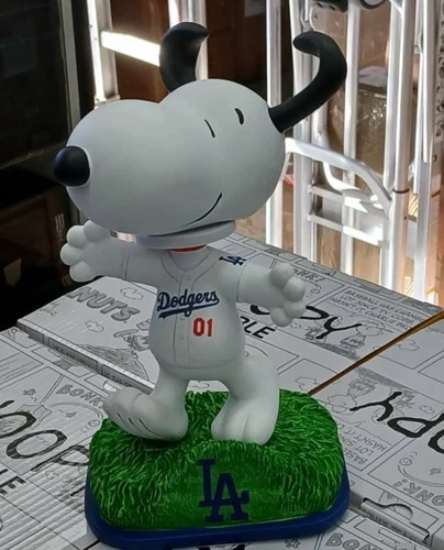 Snoopy Dodgers Peanuts Bighead Bobblehead MLB FOCO