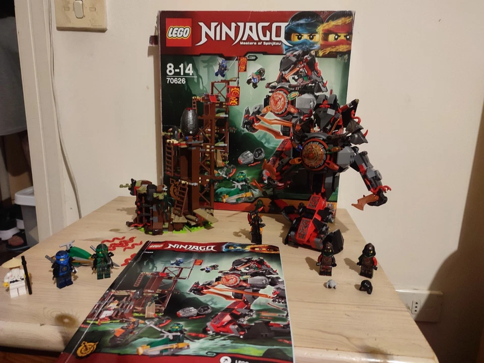 LEGO Ninjago 70626 Dawn of Iron Doom, foto 1 di 5