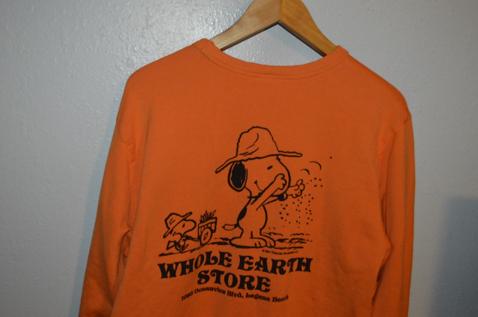 TSPTR Peanuts SNOOPY Sweatshirt Large Whole Earth Store Laguna Beach