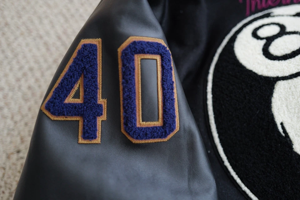 Chaqueta de cuero negra universitaria Stussy 40 aniversario IST para hombre talla XL  Foto 4 de 4