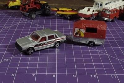 Majorette gray VOLVO pulling horse trailer w/ horse - Image 1 of 4
