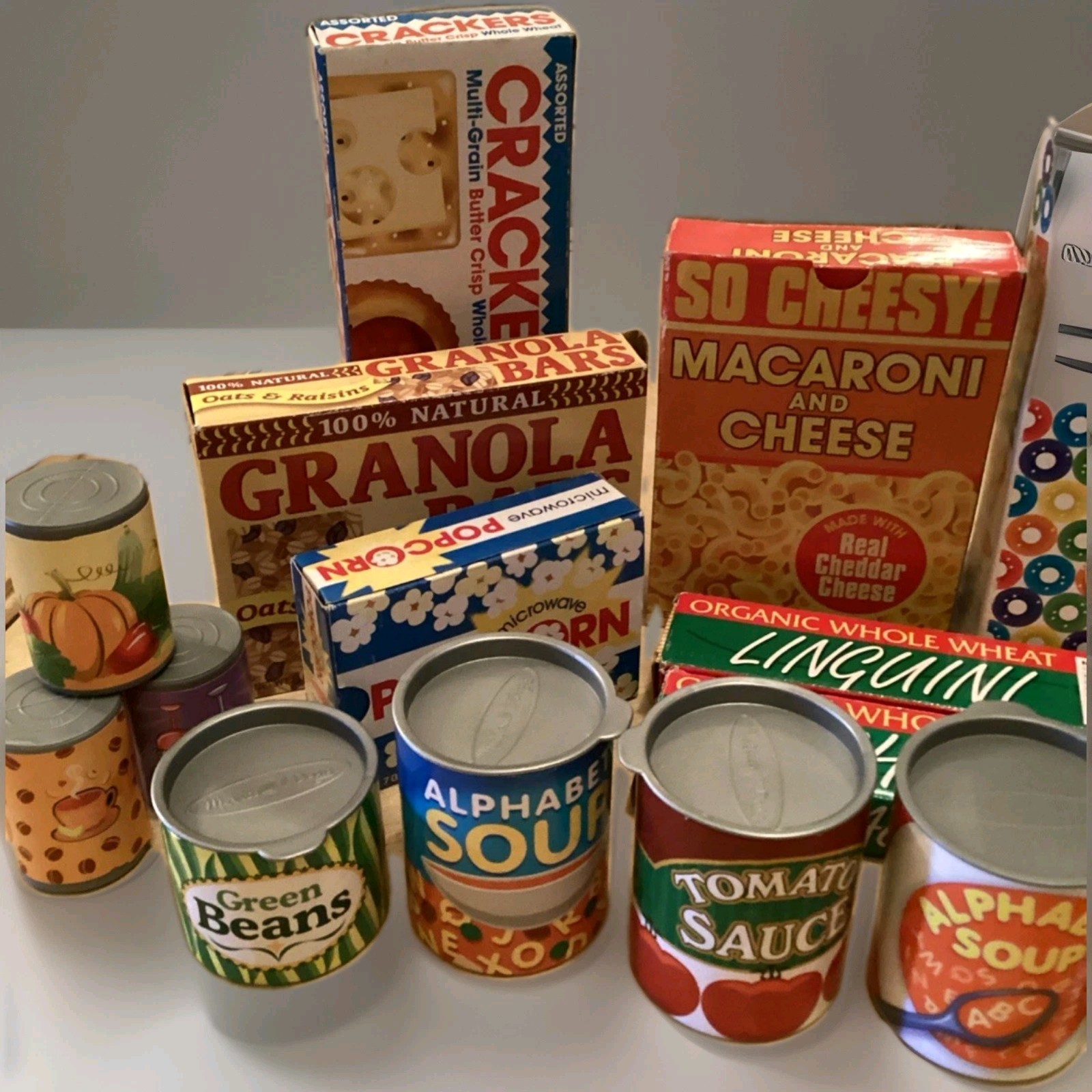 Melissa & Doug Pretend Play Food Set – 20+ Cardboard Boxes & Containers – Kids