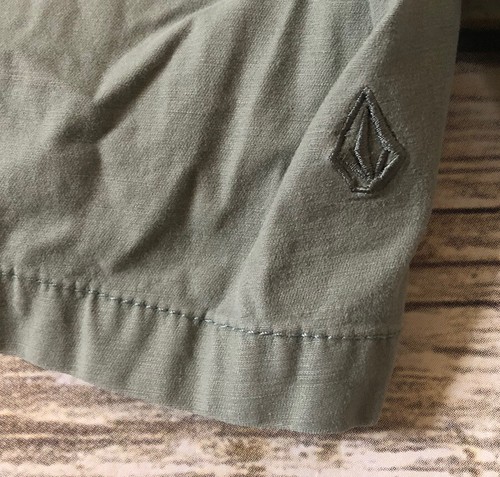 Volcom Youth True To This Shorts Sz 10 Sage Green Flat Front Cotton Blend Chino - Picture 6 of 8