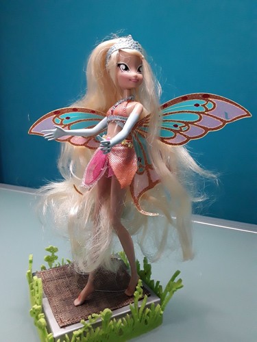 "WINX CLUB" Bambola STELLA "Super Fate Enchantix" Rainbow, 2007, altezza 26 cm - Foto 8 di 19