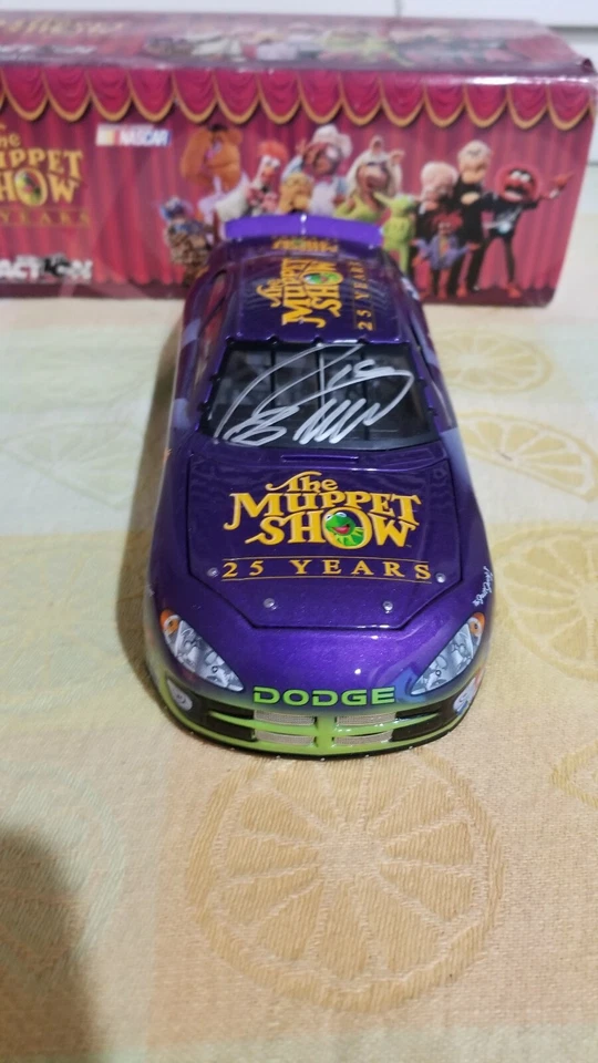 THE MUPPETS SHOW 25th ANNIVERSARY CAR 2002 DODGE INTREPID R/T ELITE 1/24 SCALE - Image 2 of 4