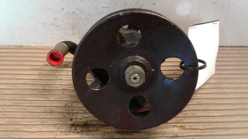 Bomba de dirección asistida usada se adapta a: Suzuki Verona 2004 grado A Foto 2 de 4