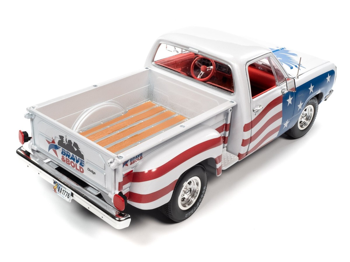 AW/'80 Dodgeダッジ D150 PickUpピックアップ 1/18 Auto World '80 Dodge D150 Patriotic Pick-Up Truck 1:18 Scale