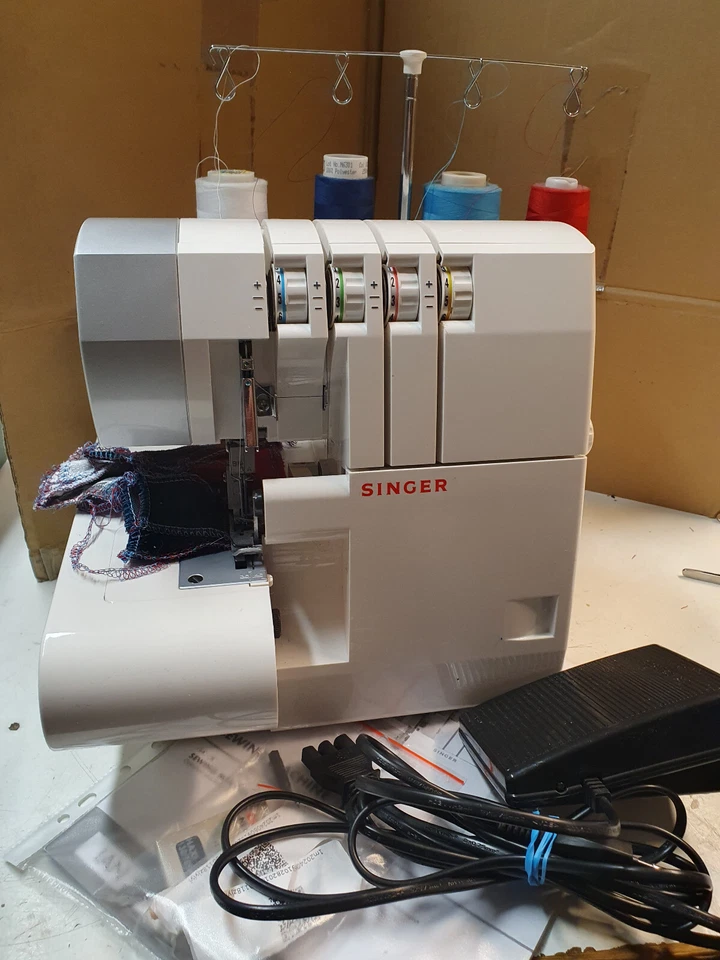 Overlock Singer 14SH754 Nähmaschine 2/3/4 Faden,Differential - Bild 2 von 4