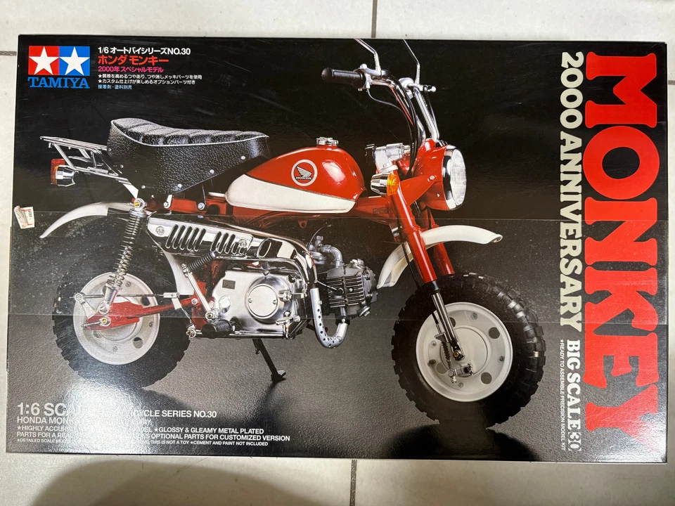 Tamiya 1/6 Honda Monkey 2000 Anniversary Big Scale Series n.30 Model Kit 16030 - Immagine 2 di 2