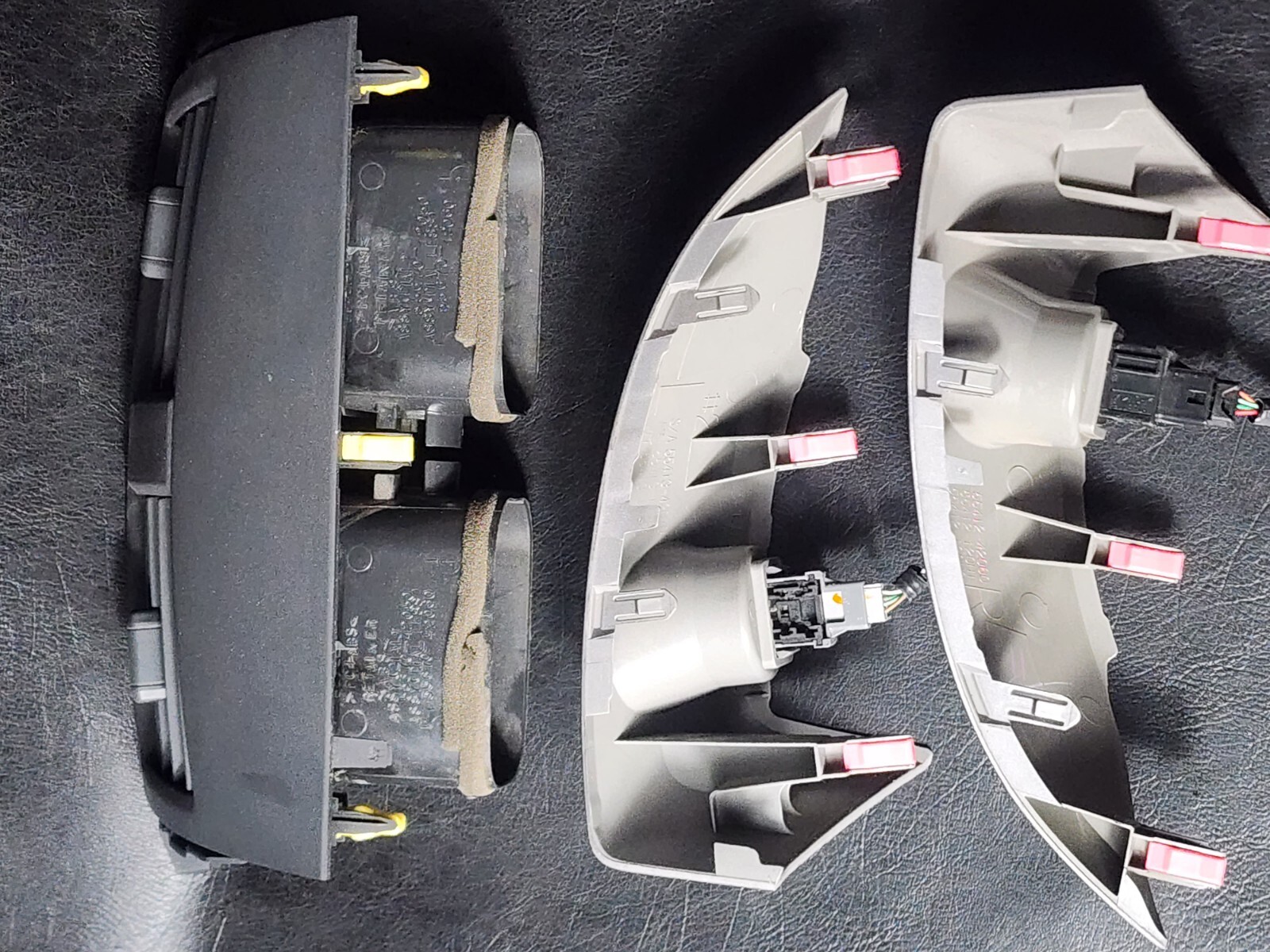 0612 TOYOTA RAV4 CENTER DASH A/C HEAT AIR VENT VENTS BEZEL TRIM 055663